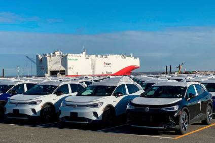 UECC takes delivery of LNG battery hybrid Pure Car and Truck Carrier