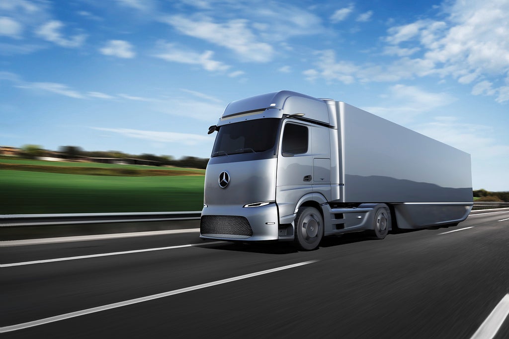 Mercedes-Benz to test long distance BEV trucks with Amazon and Rhenus