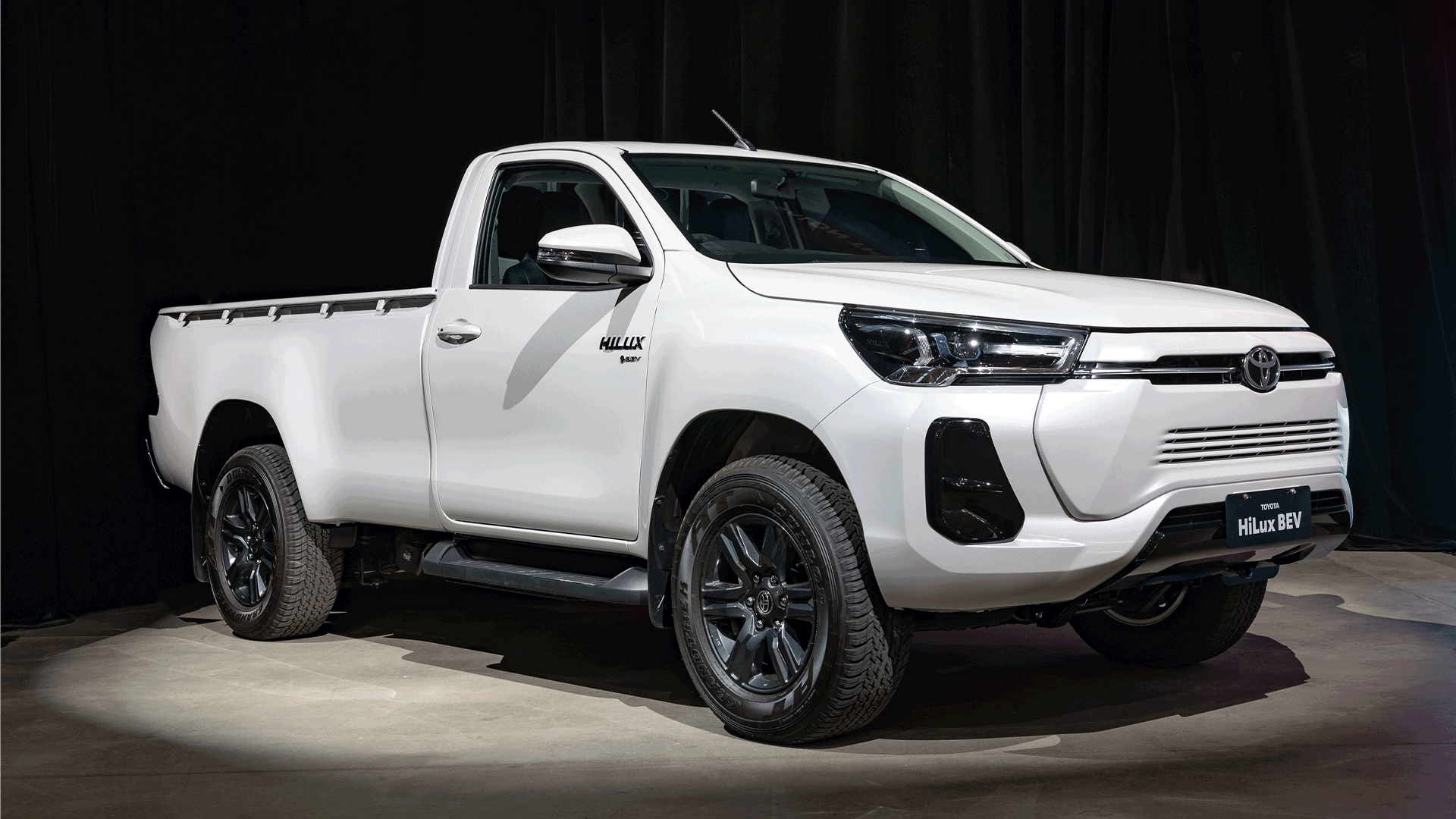 Picape Toyota Hilux movida a bateria está em testes