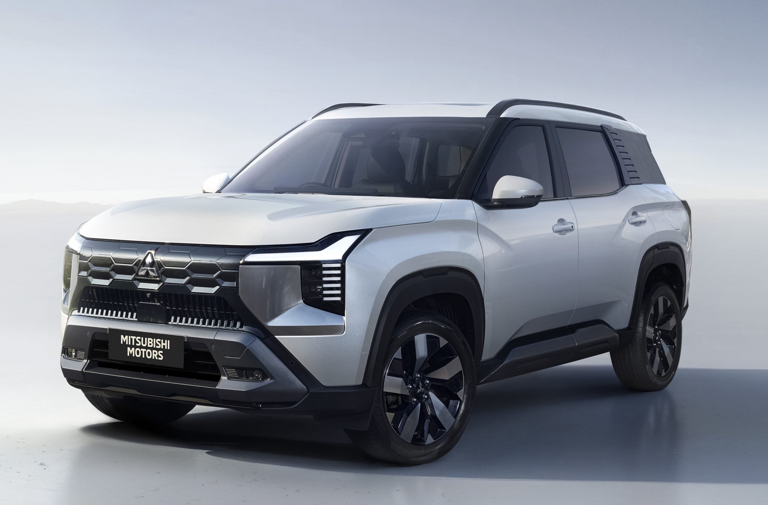 Mitsubishi unveils new Destinator family SUV - Just Auto