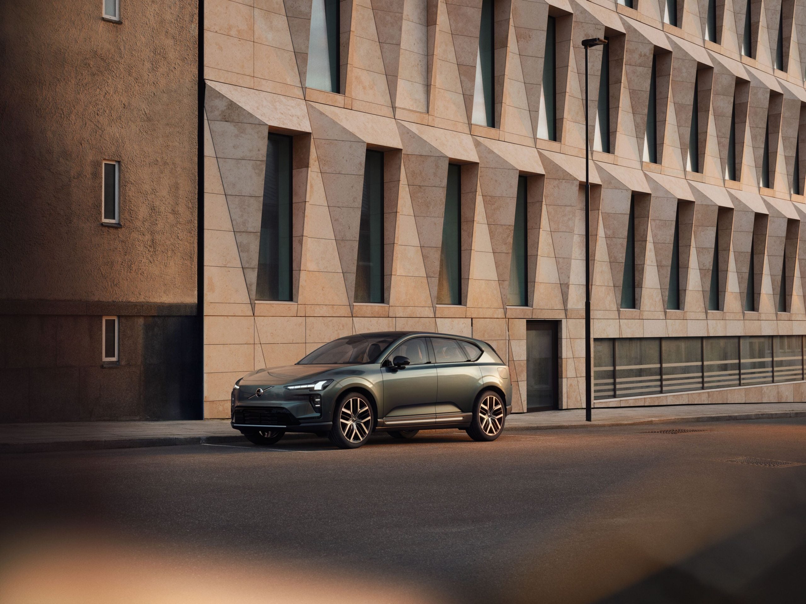 Volvo Cars’ new electric car platform lengthens range for EX60