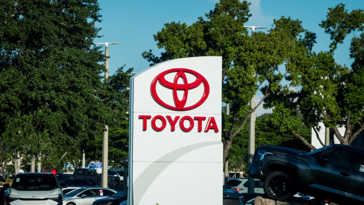 Toyota shifts hydrogen fuel cell focus to commercial vehicles